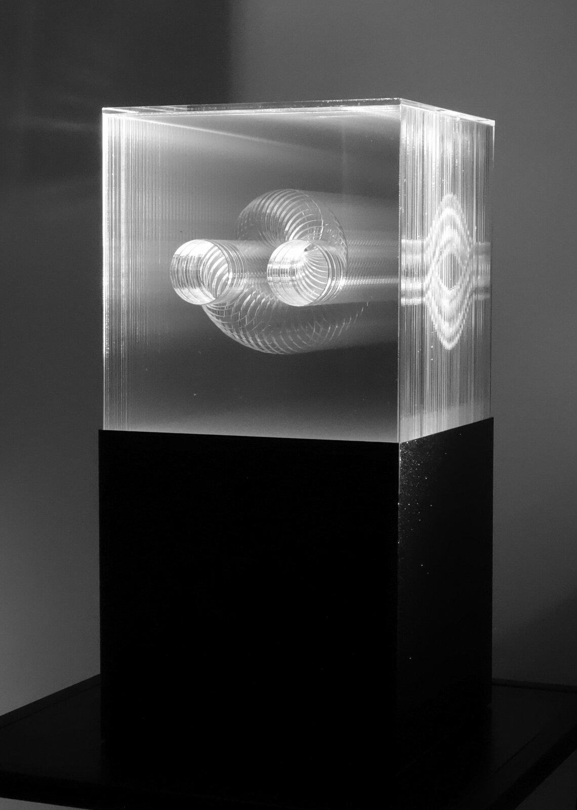 Kūkan acrylic sculpture by Nojima Jiro